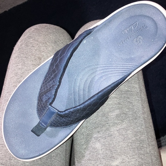 Women’s Clark’s cloud steppers flip flops - Picture 2 of 5